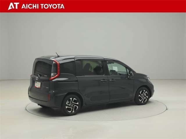 Toyota Sienta 6
