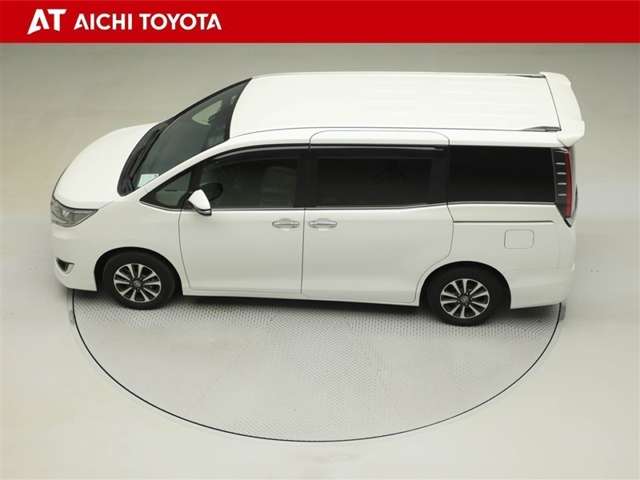 Toyota Esquire 11