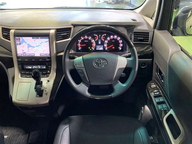 Toyota Vellfire 4