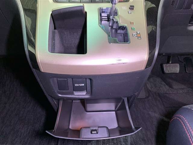 Toyota Vellfire 9