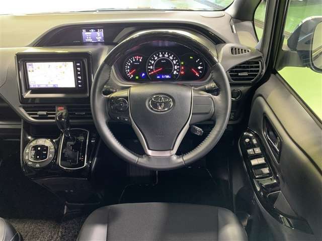 Toyota Noah 4