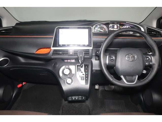 Toyota Sienta 2