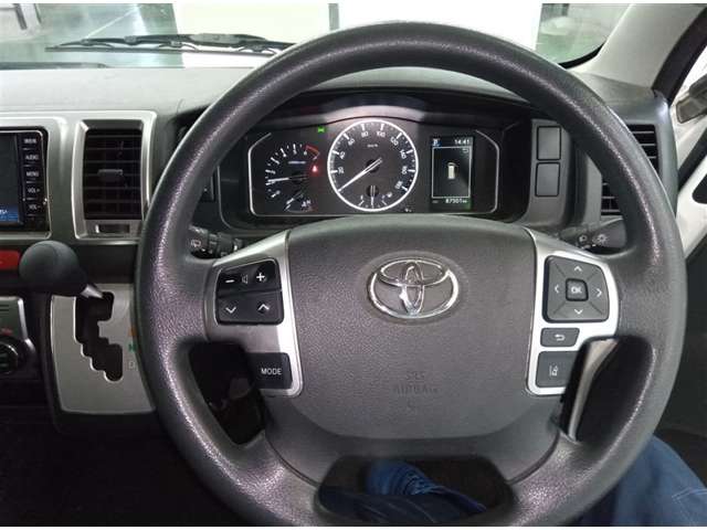 Toyota Hiace Van 12