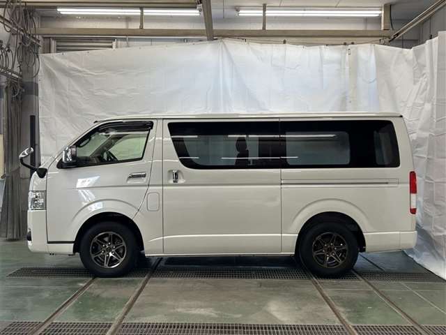 Toyota Hiace Van 9