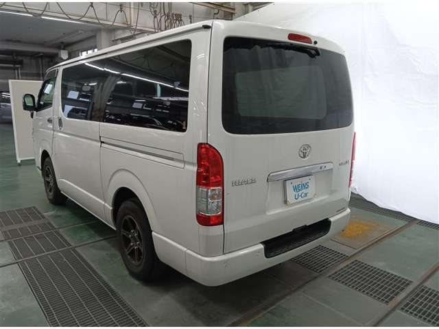 Toyota Hiace Van 10