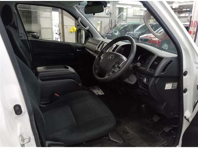 Toyota Hiace Van 11