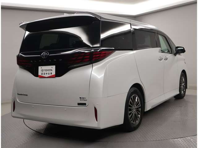 Toyota Alphard 3