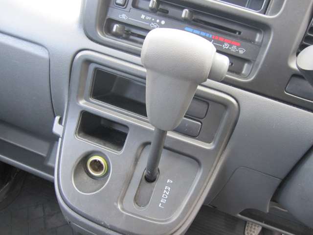 Daihatsu Hijet Deck Van 11