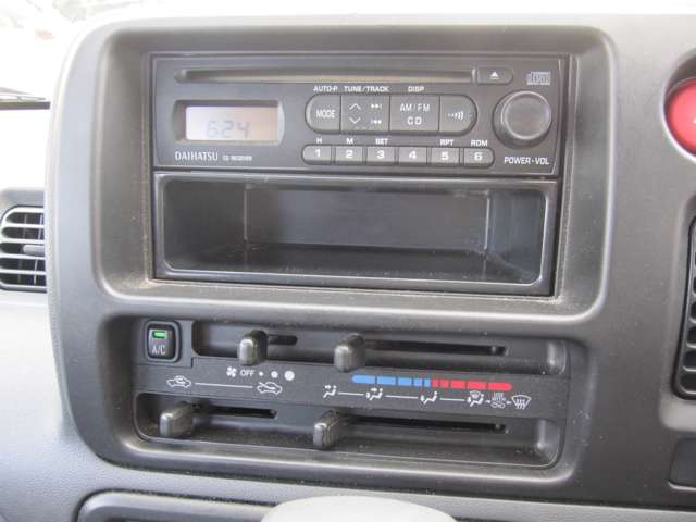 Daihatsu Hijet Deck Van 12