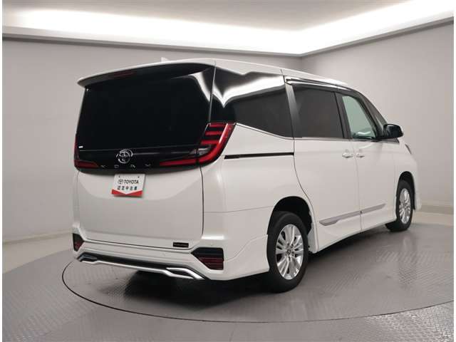 Toyota Noah 3