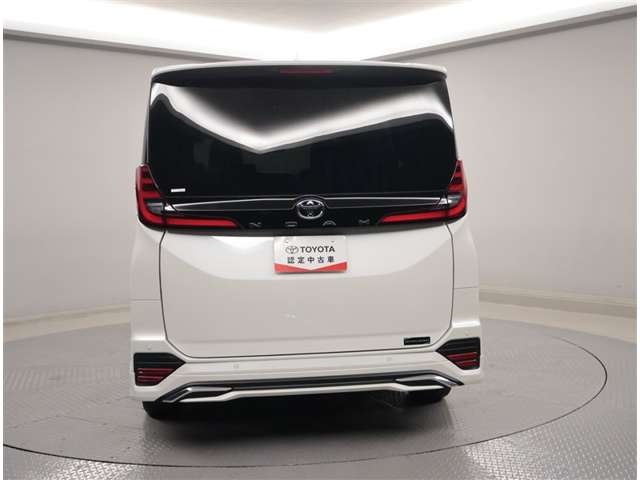 Toyota Noah 4