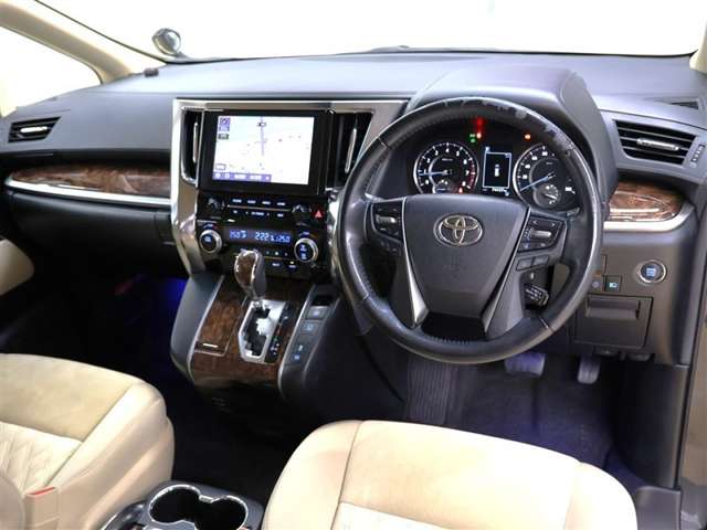 Toyota Alphard 5