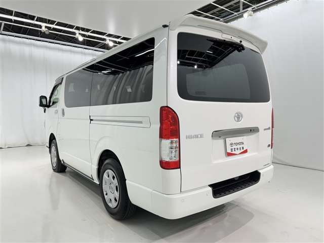 Toyota Hiace Van 5