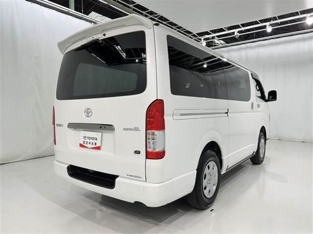 Toyota Hiace Van 6