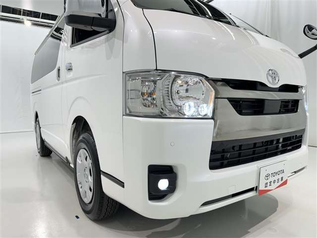 Toyota Hiace Van 7