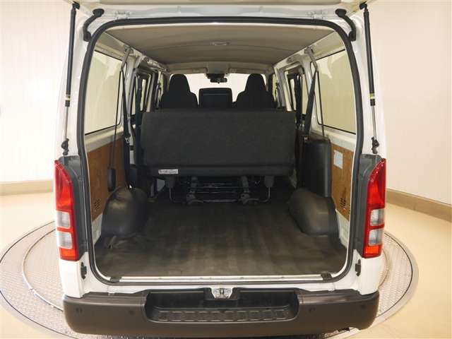 Toyota Hiace Van 10