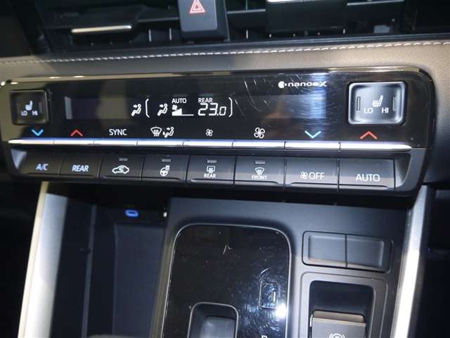 Toyota Noah 12