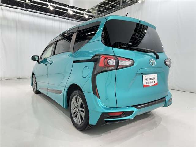 Toyota Sienta 6