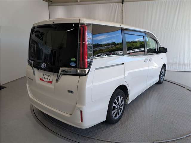 Toyota Esquire 2