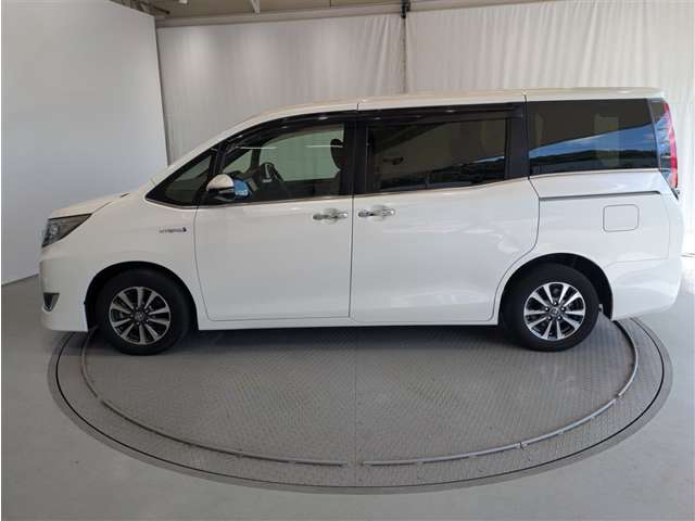 Toyota Esquire 3