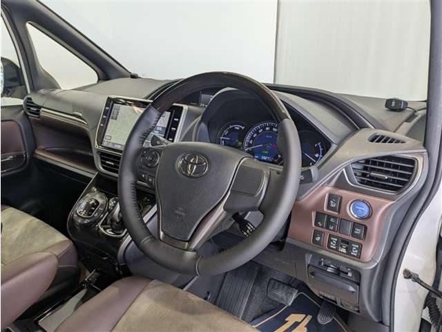Toyota Esquire 4