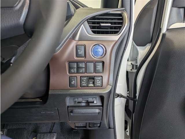 Toyota Esquire 5