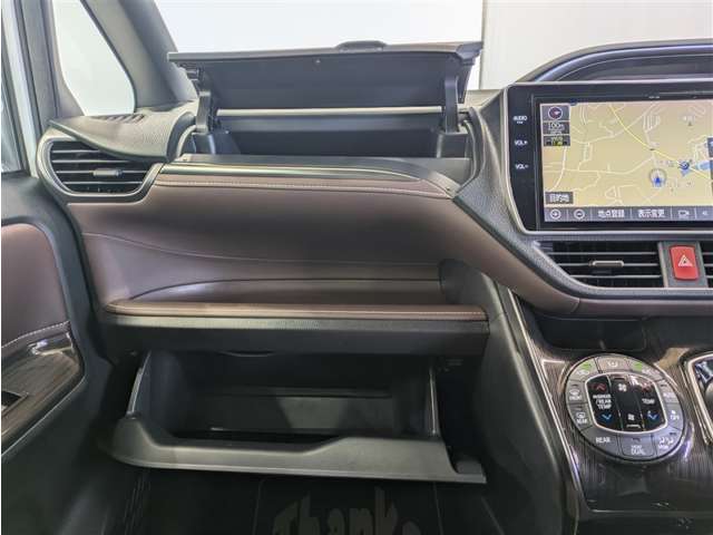 Toyota Esquire 9
