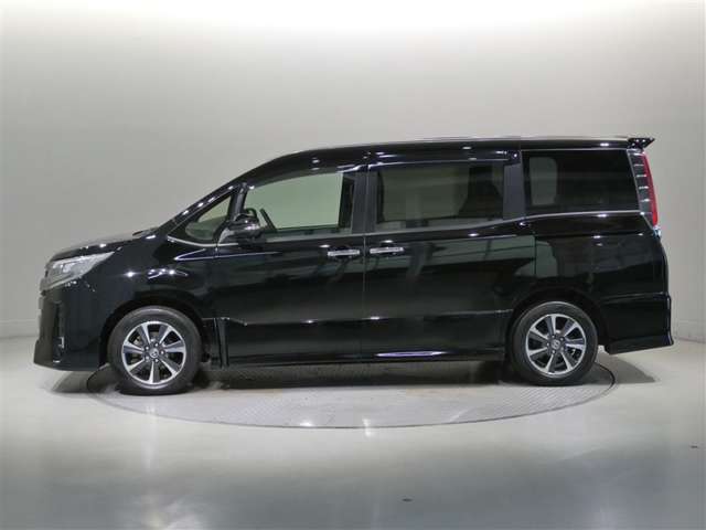 Toyota Noah 4