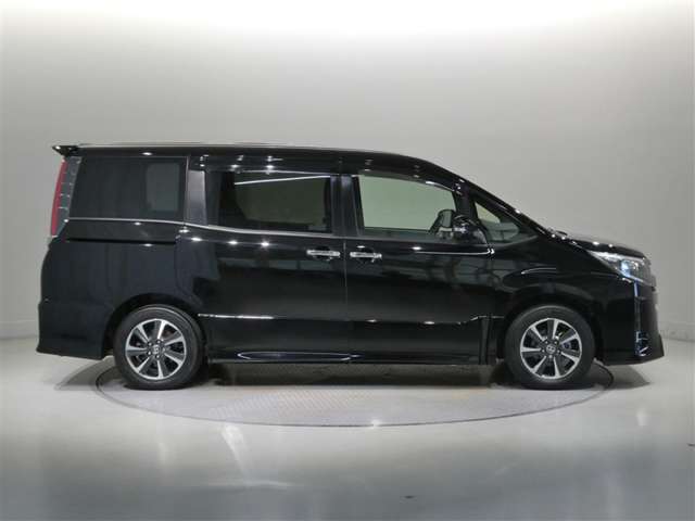 Toyota Noah 8