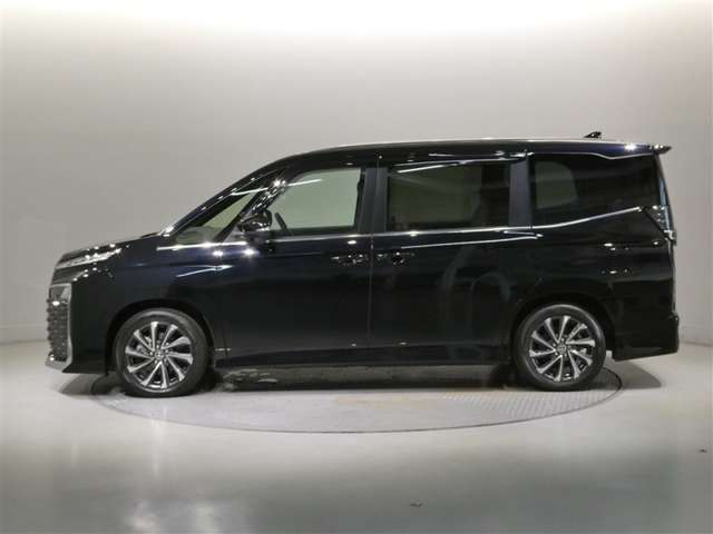 Toyota Voxy 9
