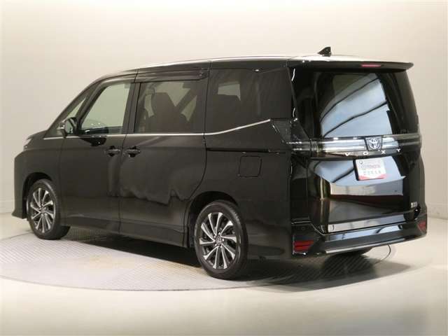 Toyota Voxy 10
