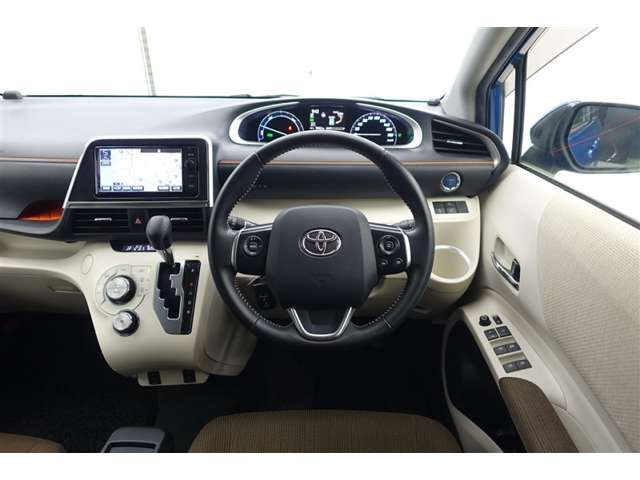 Toyota Sienta 5