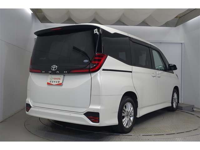 Toyota Noah 3