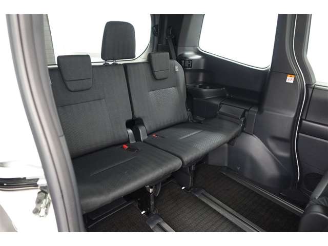 Toyota Noah 7