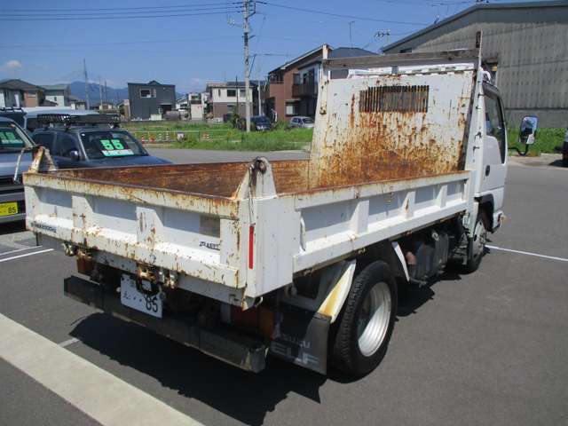 Isuzu Elf 6