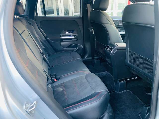 Mercedes-Benz GLA-Class 11
