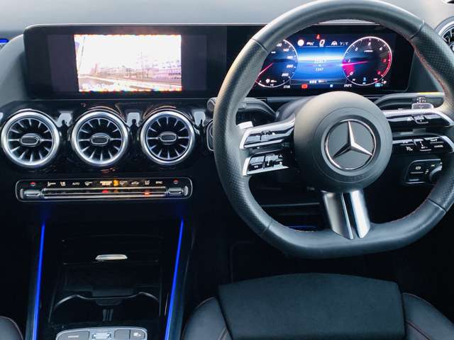 Mercedes-Benz GLA-Class 12