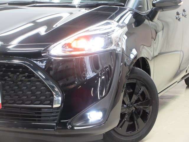 Toyota Sienta 8