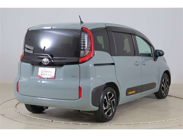 Toyota Sienta 3