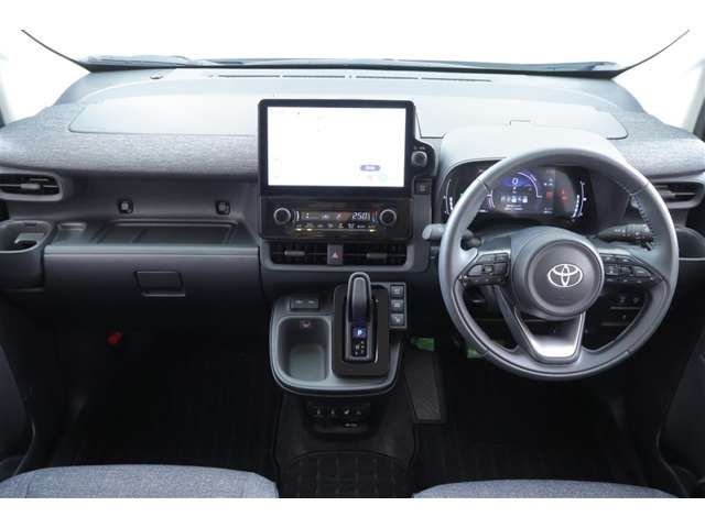 Toyota Sienta 4