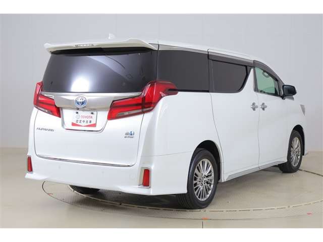 Toyota Alphard 3
