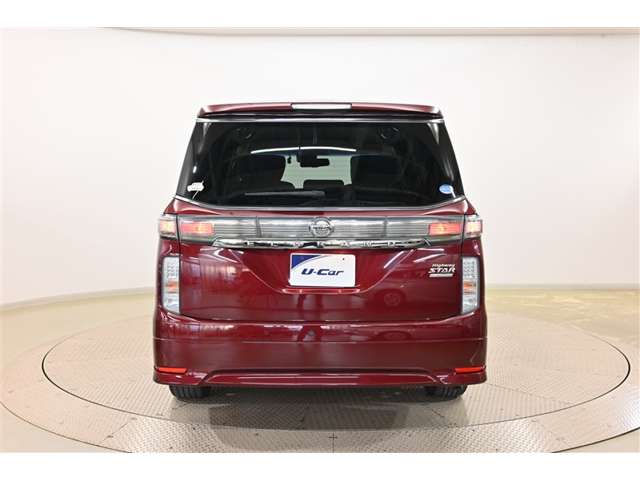 Nissan Elgrand 3