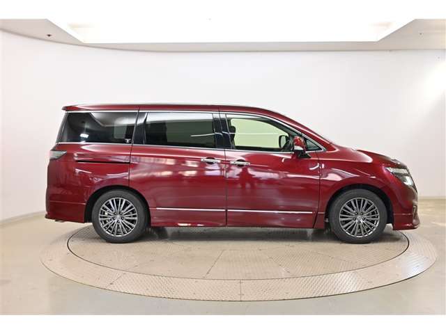 Nissan Elgrand 4