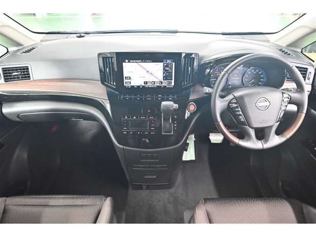 Nissan Elgrand 6