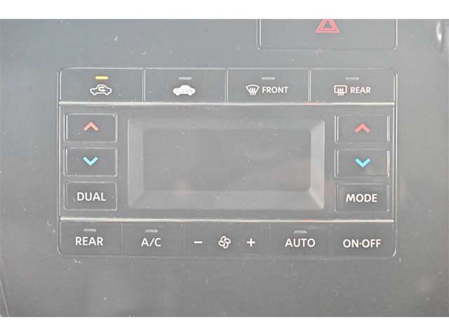 Nissan Elgrand 8