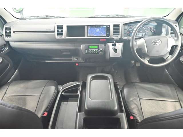 Toyota Hiace 6