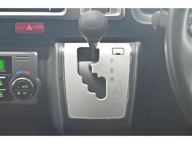Toyota Hiace 7