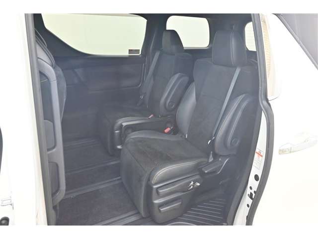 Toyota Alphard 11