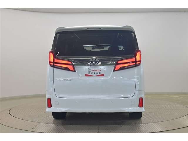 Toyota Alphard 3