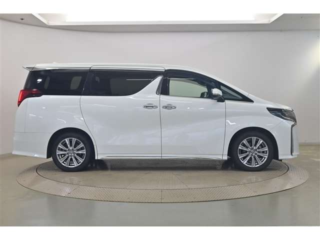 Toyota Alphard 4